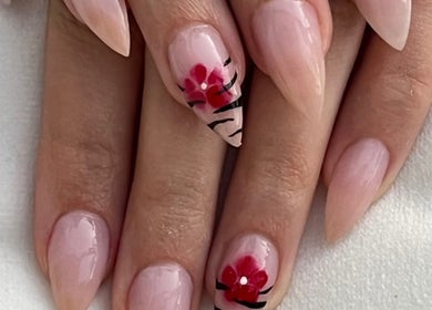 Exquisite floral nail art at Cruella De Nails, Langebaan, Western Cape, ZA. Chic and elegant manicure design.