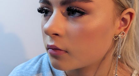 Hayley's Make up and Beauty Studio image 3