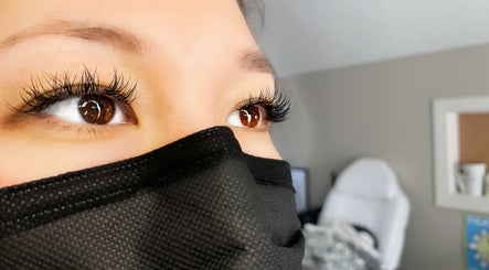 Looking Glass Lashes YYC image 3