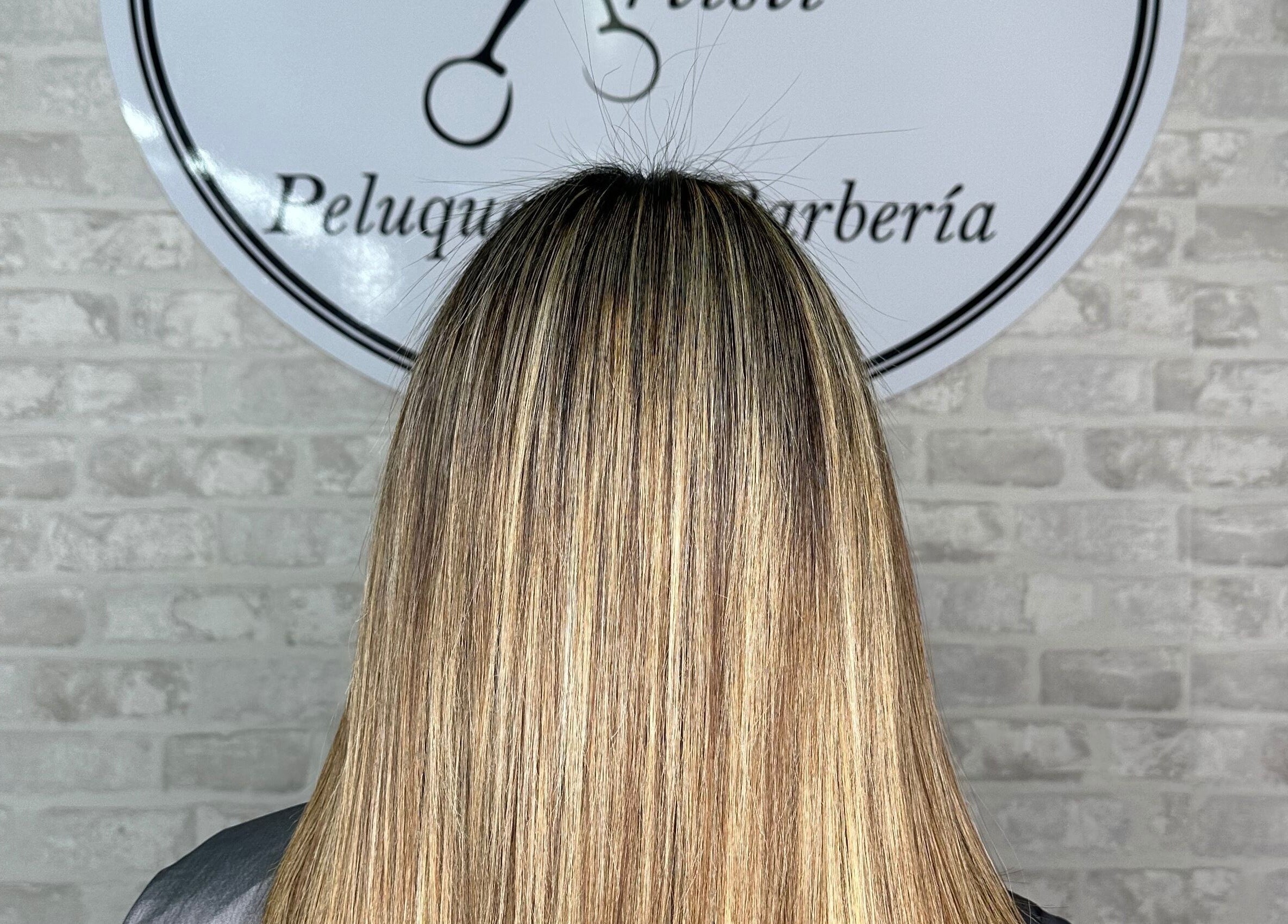 Cabello liso y brillante en Eyra Artisti, Madrid, Comunidad De Madrid, ES.