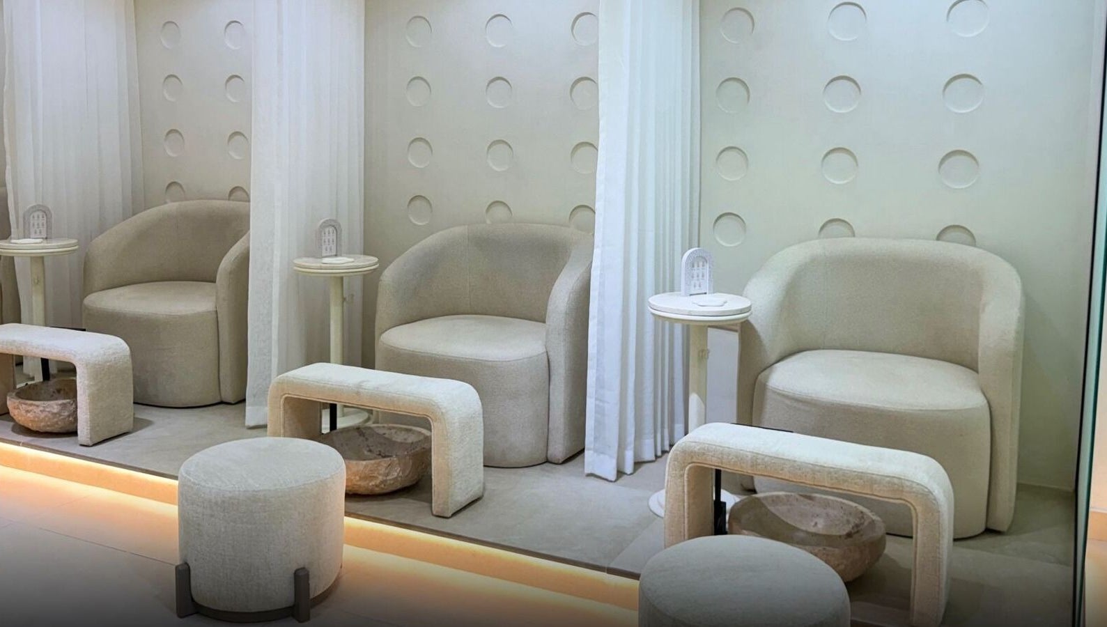 Elegant seating area at Ray Spa Beauty Center, Al Ain, Abu Dhabi, AE offers a serene relaxation experience.