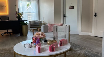 Relaxing lounge area at Natural Lash Skin Bar, Northville, Michigan, US with elegant decor and seating.