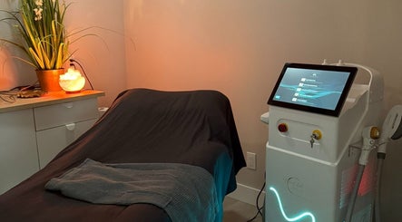 Relaxing treatment room at Natural Lash Skin Bar, Northville, Michigan, US, featuring cozy decor and advanced equipment.