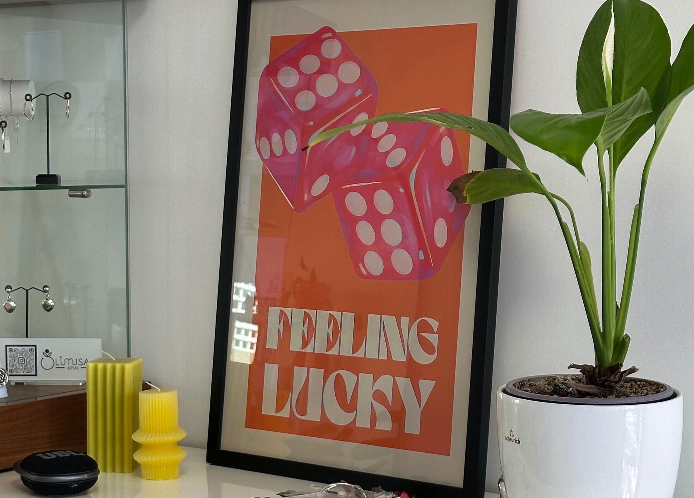 Decoración con plantas y cuadro en Espacio 216, Quilicura, Región Metropolitana, CL.