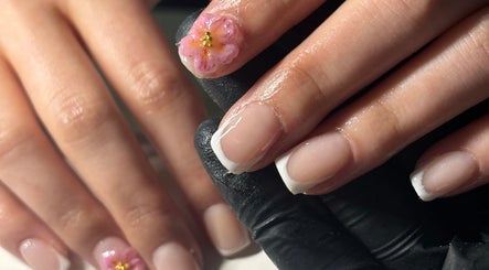 Minisacrylics image 2