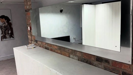 Demi The Hairdresser