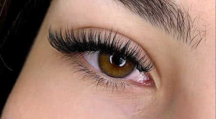 Girl’s Lashes image 3