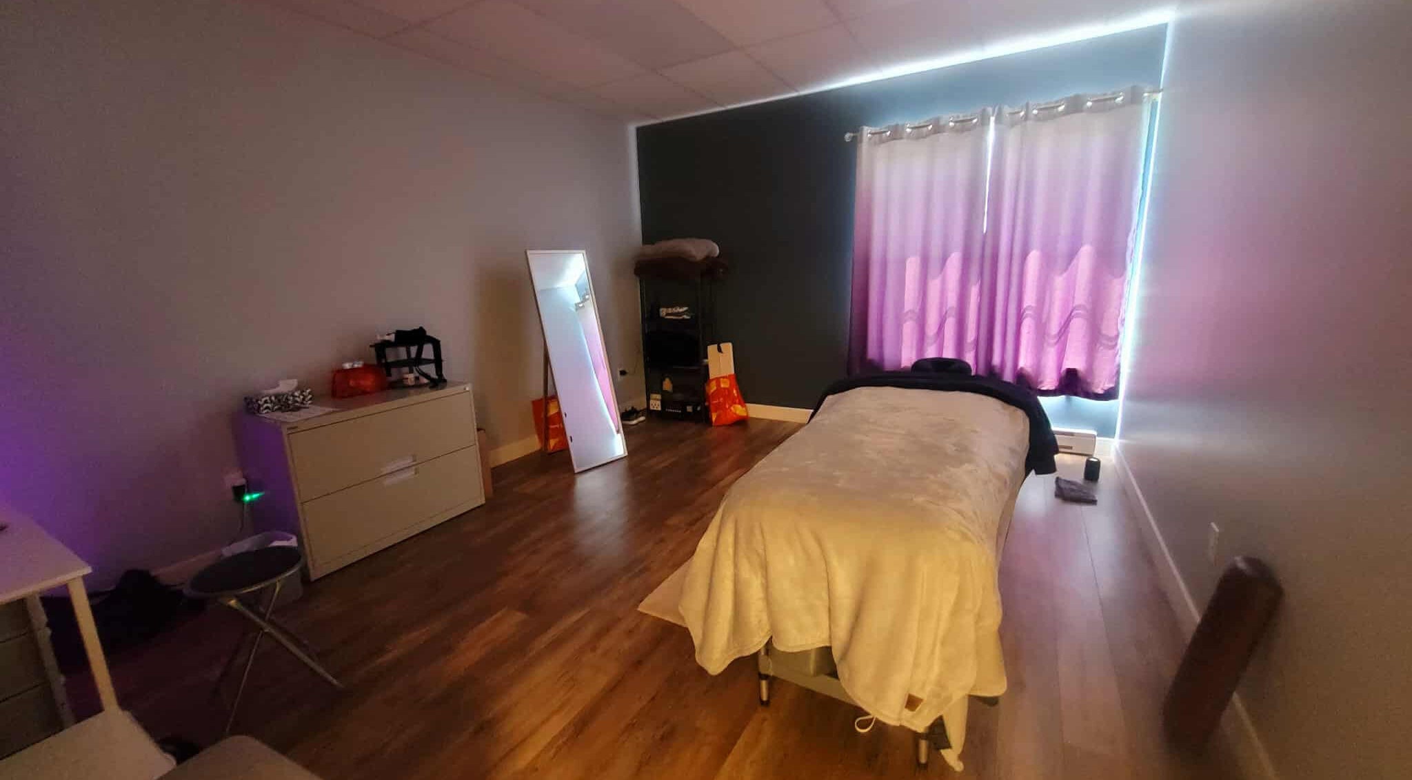Salle de massage apaisante chez Massothérapie - Sarah Lemay/Nathalie Bérard à Sherbrooke, Québec, CA.