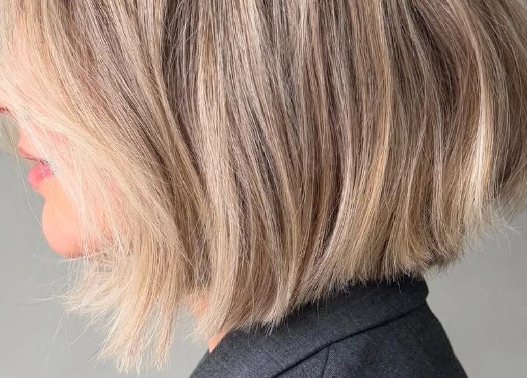 Taglio capelli moderno a BRAVE, Pisa, Toscana, IT. Raffinato caschetto biondo.