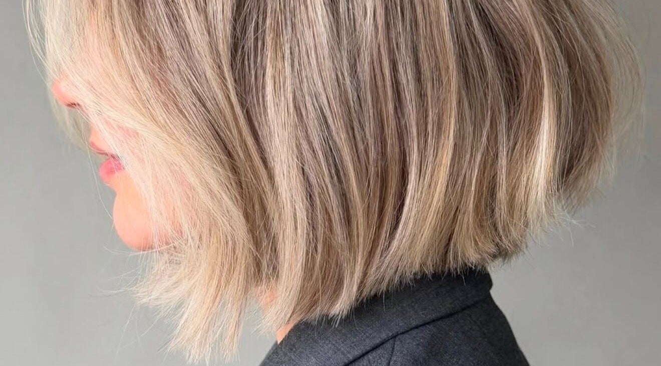 Taglio capelli moderno a BRAVE, Pisa, Toscana, IT. Raffinato caschetto biondo.