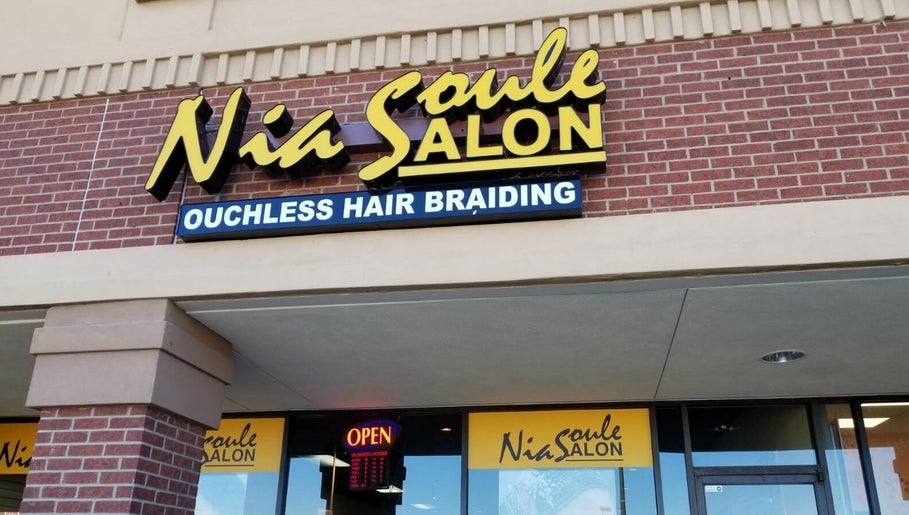 Εικόνα Nia Soule Salon Ouchless Hair Braiding, Arlington 1