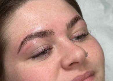 Perfectly shaped brows at KN The Brow and Laser Lab in Ossett, England, GB, showcasing meticulous beauty care.