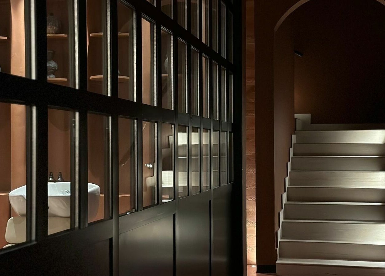 Elegant stairway at Clarity Spa | كلارتي سبا, Riyadh, Riyadh Province, SA. Modern design with ambient lighting.