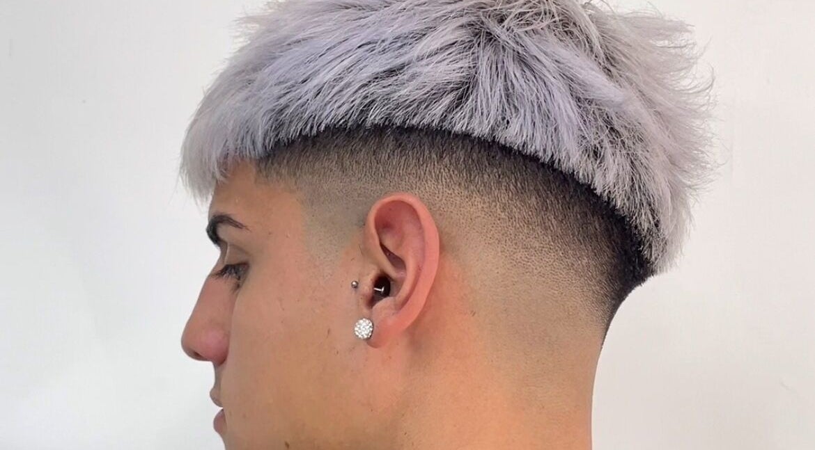 Corte de pelo moderno en Coco's BarberStudio, Villa Lynch, Provincia De Buenos Aires, AR.