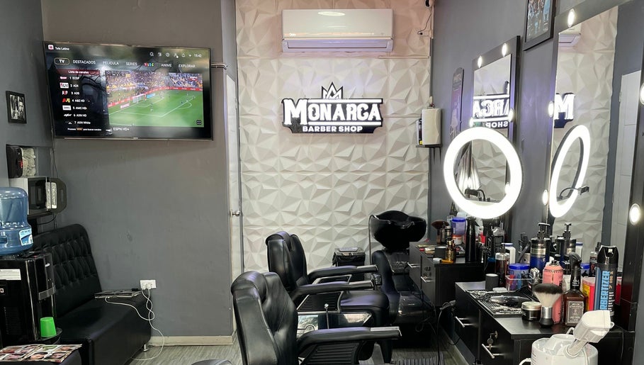 Immagine 1, Barbería MONARCA -Miraflores