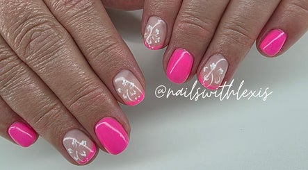 Imagen 3 de Nails with Lexis