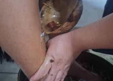 Masaje relajante en Spa María Sabina, Oaxaca De Juárez, Oaxaca, MX, utilizando técnicas indígenas.