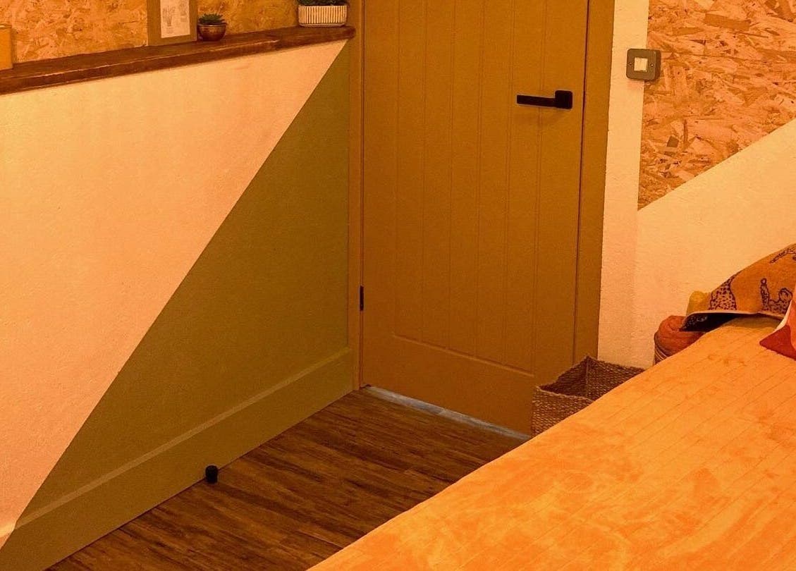 Cozy therapy room at Boho Beauty in Braunton, England, GB with earthy tones and cactus decor.