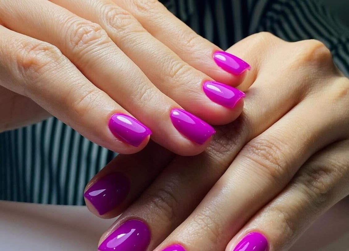 Hermosas uñas pintadas de morado en K Nails, Managua, Managua, NI.