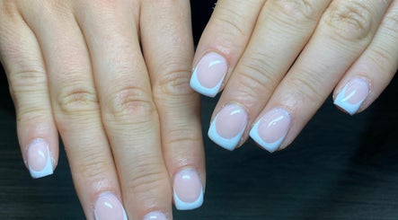 Ju nails at luxe lounge beauty, bild 3