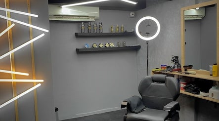 Johns Barber Studio imaginea 3