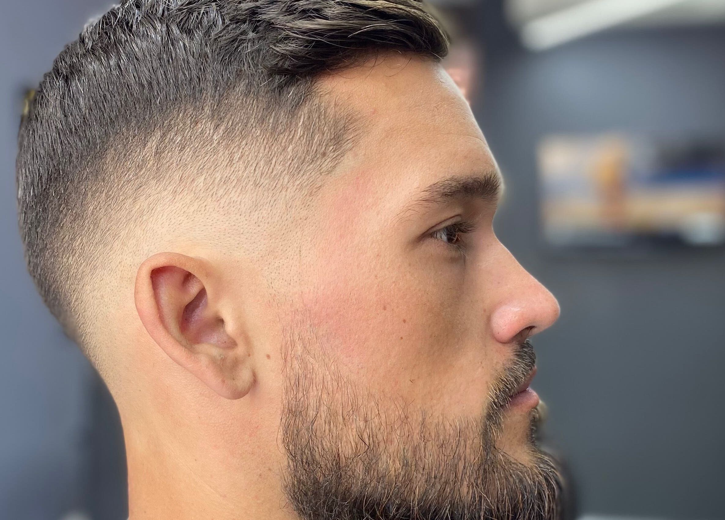 Corte moderno en Johns Barber Studio, Montería, Córdoba, CO.