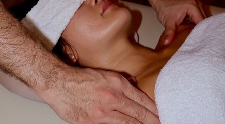 Brazilian Massage Therapist – obraz 3