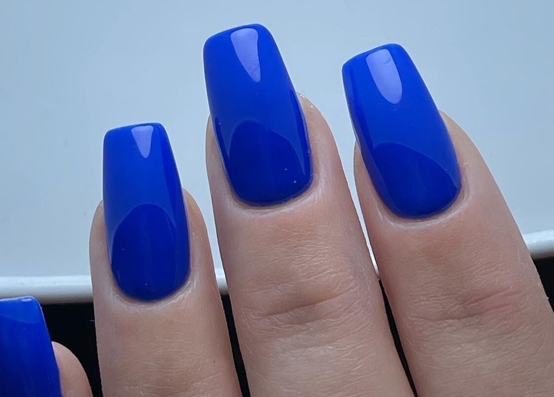 Stunning vivid azure blue nails from DIELLANAILS in Toronto, Ontario, CA. Perfect for a chic, bold look.