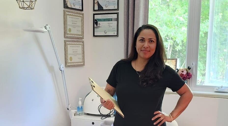 Professionnelle chez Gaïa-ttitude à Mascouche, Québec, CA avec diplômes et équipement esthétique.