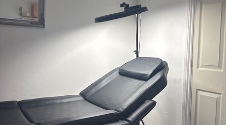 IcyFangsLDN image 2