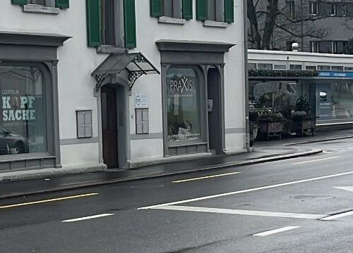 Kopfsache Meggen, ein eleganter Ort für Schönheit in Meggen, Kanton Luzern, CH.