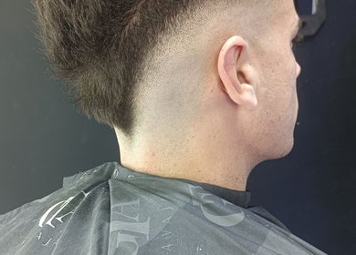 Corte con degradado moderno en GTA NAVAJAS, Rosario, Santa Fe, AR.