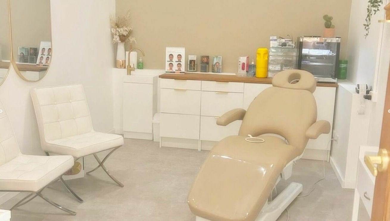 Relaxing treatment room at Atlas Medi London, Adelaide, South Australia, AU, featuring a plush treatment chair.