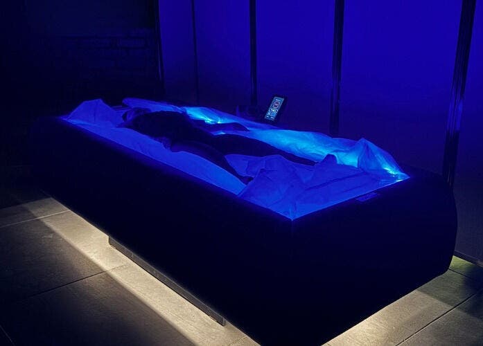 Relaxation pod with blue light for detox therapy at Body D Tox, Melbourne, Victoria, AU.
