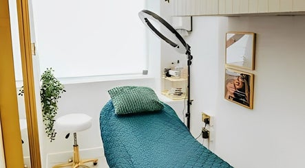 Calming treatment room at Brazilian Aesthetics, Dublin, County Dublin, IE, featuring a teal bed and modern decor.