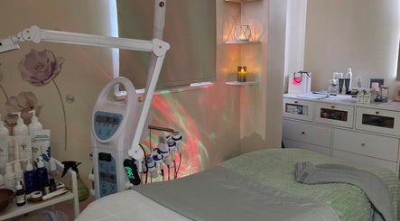 Cozy therapy room at Innersol Skincare in Fair Lawn, New Jersey, US, featuring spa bed and skincare equipment.