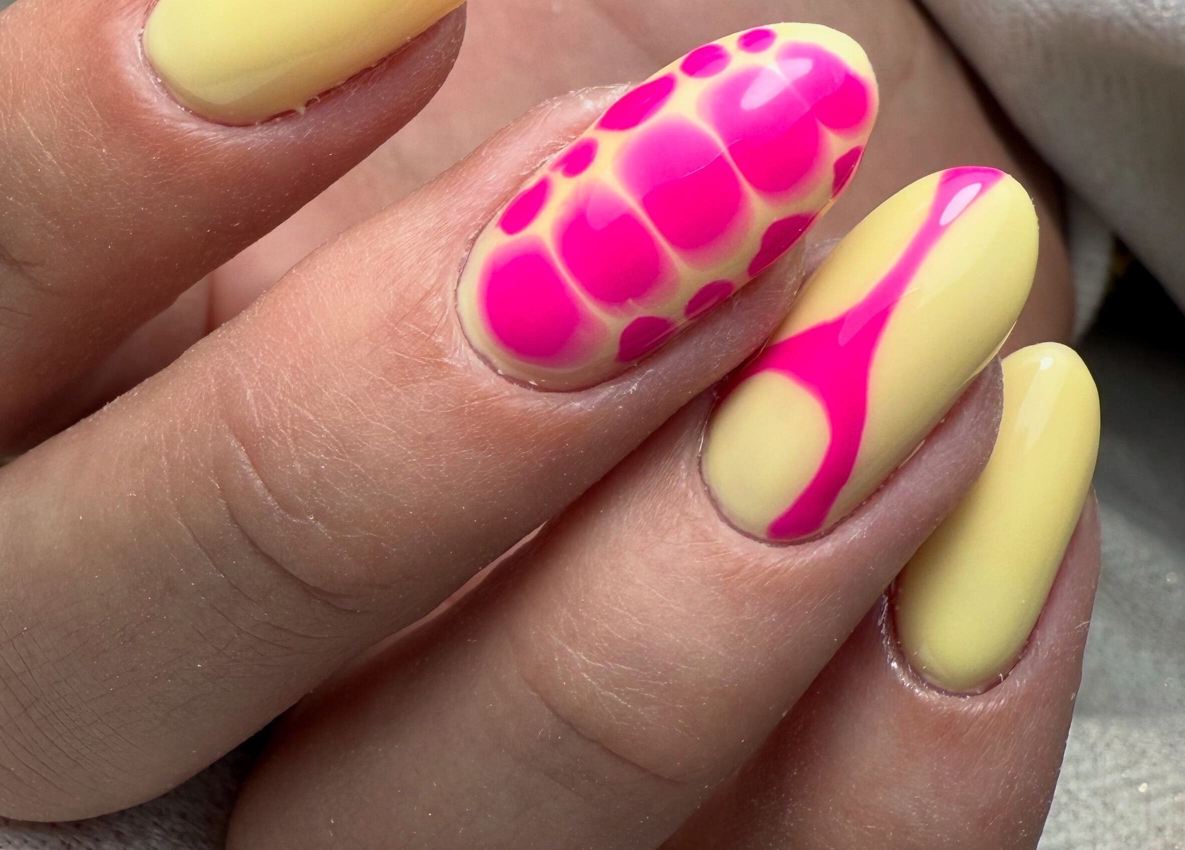 Manucure chic et moderne chez Your Nails and I, Tassin-la-demi-lune, Auvergne-rhône-alpes, FR.