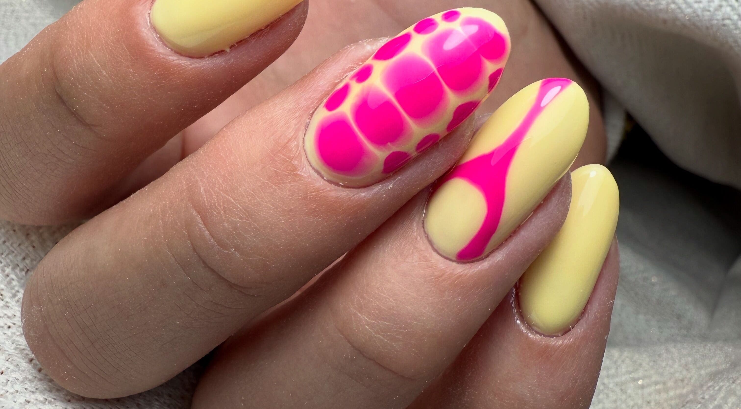 Manucure chic et moderne chez Your Nails and I, Tassin-la-demi-lune, Auvergne-rhône-alpes, FR.