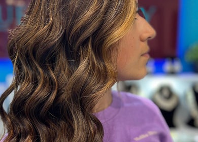 Wavy brunette hairstyle at Unique Beauty House, Reading, England, GB.