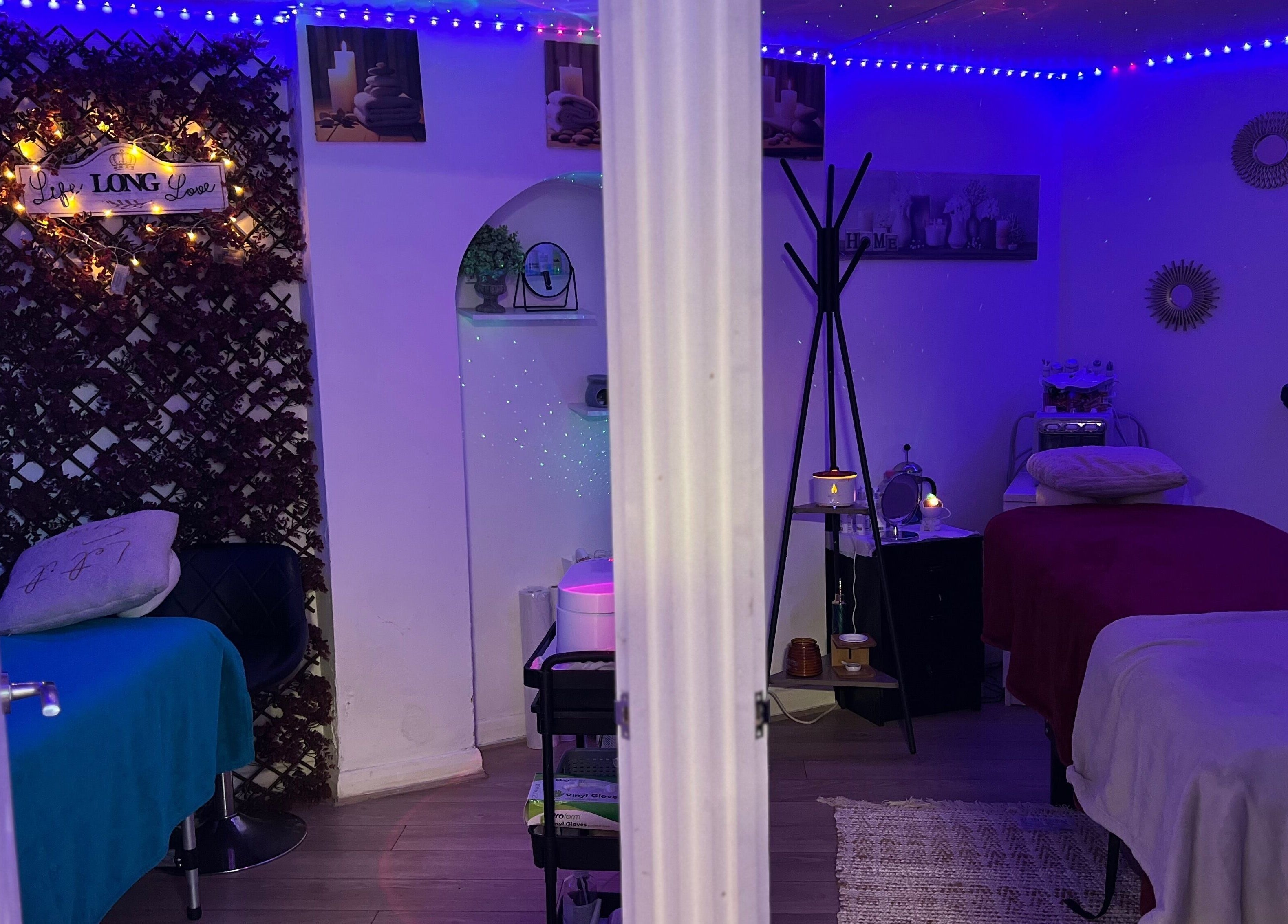 Relaxing treatment room at Unique Beauty House, Reading, England, GB, with ambient lighting and cozy decor.