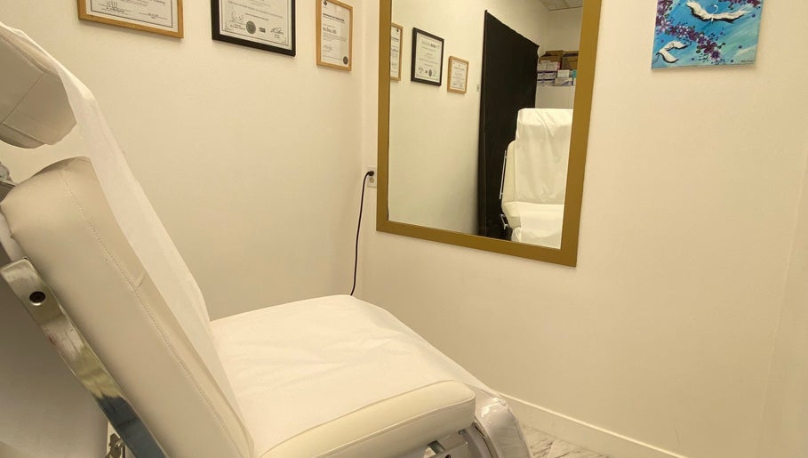 Treatment room at Dr. Ina Zhou's clinic in Coquitlam, British Columbia, CA with a comfortable chair and mirror.
