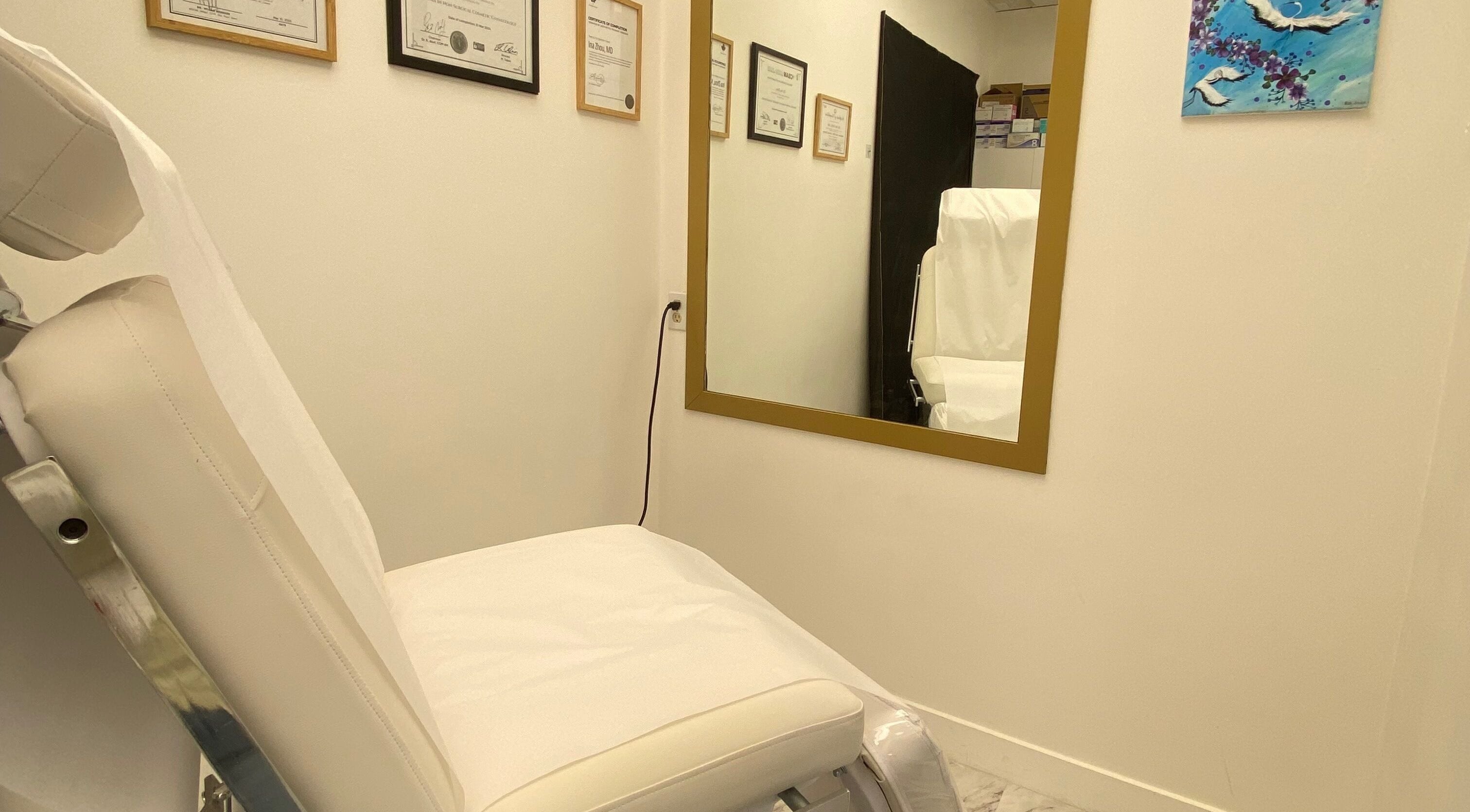Treatment room at Dr. Ina Zhou's clinic in Coquitlam, British Columbia, CA with a comfortable chair and mirror.