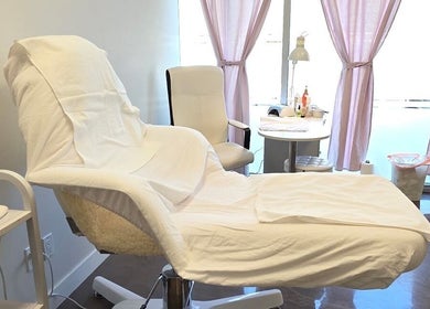 Relaxing treatment room at Beauty Studio, Delta, British Columbia, CA, featuring cozy chairs and elegant decor.
