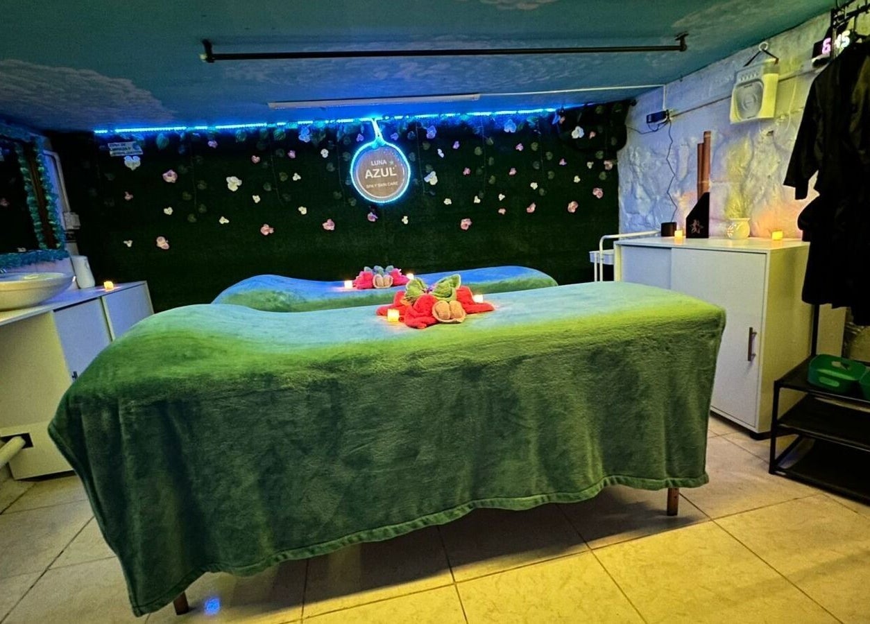 LUNA AZUL BY PILAR PRIETO massage room with green linens and soft lighting in Salento, Quindío, CO.