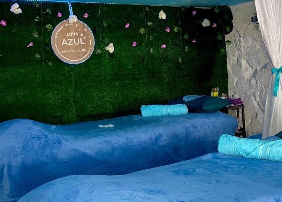Double massage beds at LUNA AZUL BY PILAR PRIETO in Salento, Quindío, CO, adorned with floral decor.