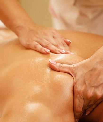 Ha Nhi Remedial Massage billede 2