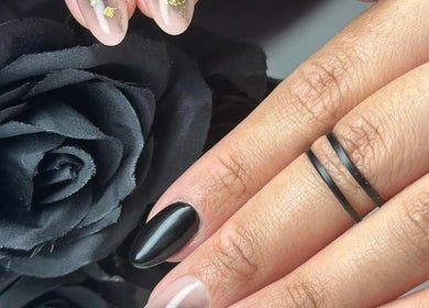 Chic nail art at Cillah Nails, Cape Town with black and clear design adorned with gold flakes.