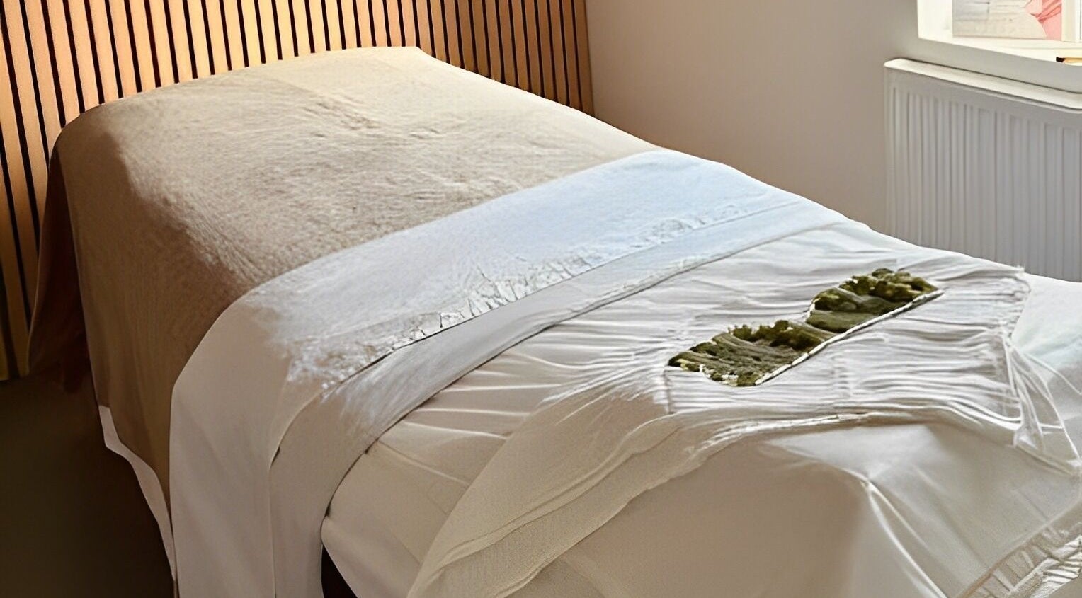 Serene massage bed at Adeline Peillet at Pause Studio - Leyton E11, London, England, GB, ready for relaxation.