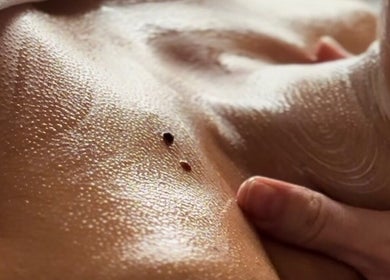 Relaxing massage session at Adeline Peillet, Pause Studio - Leyton E11, London, England, GB.