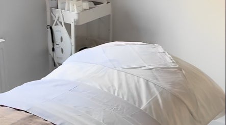 Cozy spa bed at Adeline Peillet - Home Visit, London, England, GB, offering a tranquil wellness experience.